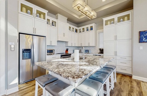 Kingsland House | Stunning lakefront home w/pickleball, shared pool & sand volleyball