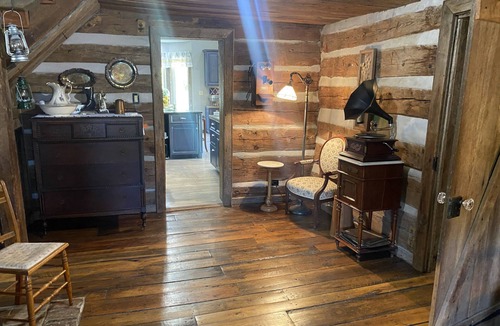 Mount Vernon House | Stunning Lakefront Home - Original 1800’s Cabin - Relax by The Water