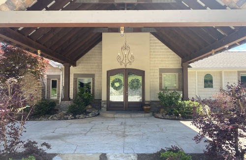 Mount Vernon House | Stunning Lakefront Home - Original 1800’s Cabin - Relax by The Water