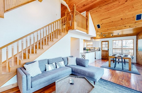 Carroll County Cabin | Stunning lakefront home with guesthouse, private infinity pool, sauna & firepit