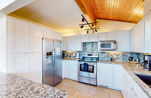 Carroll County Cabin | Stunning lakefront home with guesthouse, private infinity pool, sauna & firepit