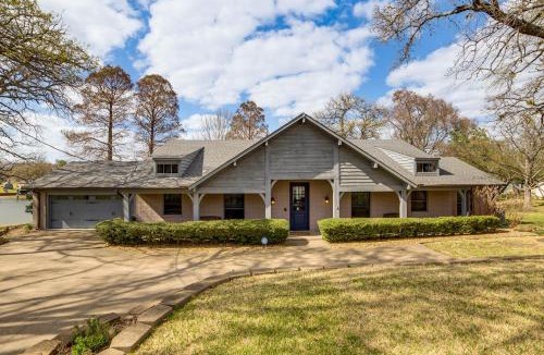 Star Harbor House | Stunning Lakefront Malakoff Home w/Dock & Deck