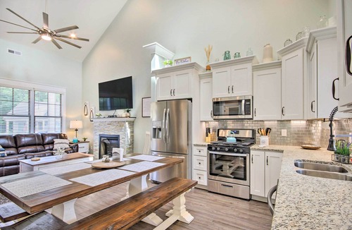 Greenwood Cottage | Stunning Lakefront Retreat w/Dock Access!