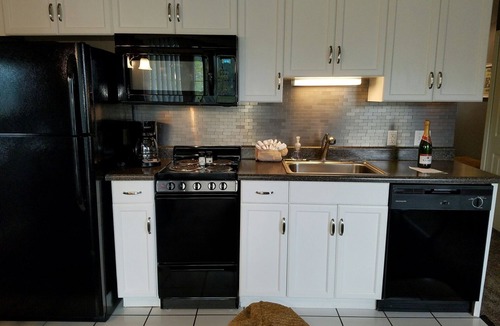 Table Rock Condo | Stunning Lakefront! Stunning View! Pet Friendly! Superior furnishings, NO fees!