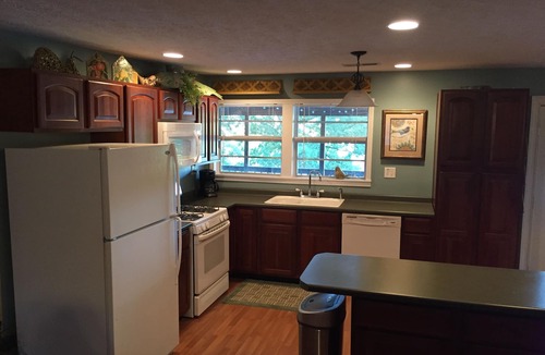 Leesburg House | Stunning Lakefront!