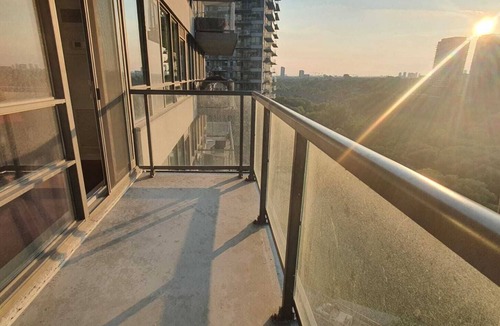 Humber Bay Condo | Stunning Lakeshore Blvd West 1 Bed, 1 Den.