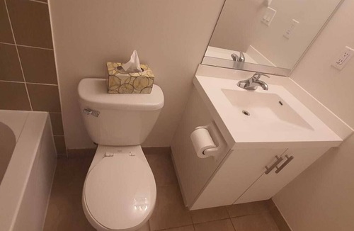 Humber Bay Condo | Stunning Lakeshore Blvd West 1 Bed, 1 Den.