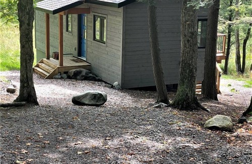 McDougall Cabin | Stunning Lakeside Cabin in McKellar, Ontario - The Ultimate Glamping Getaway Destination