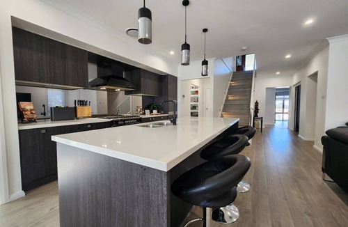 Buff Point House | Stunning Lakeside Home with Pool