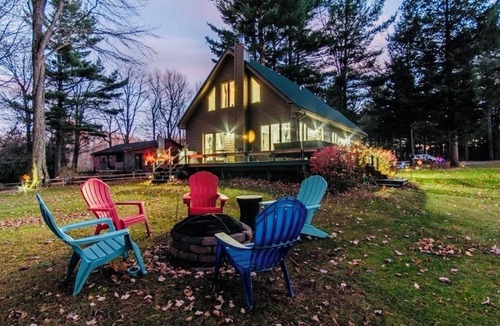 Town of Hounsfield Cottage | Stunning Lakeview Home: 2BR+Loft, Kayaks, Fire Pit & Shaded Yard – Pet Friendly!