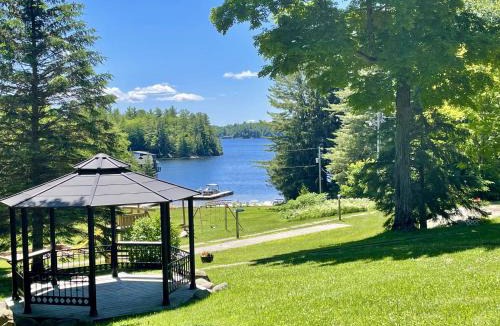 Muskoka Lakes Ski Chalet | Stunning Lakeview Muskoka Pier 100 Resort