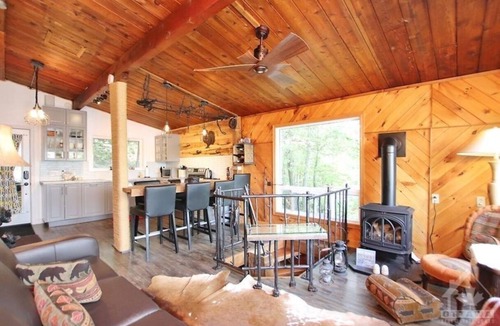 Lanark Highlands House | Stunning Lakeview Waterfront Cottage