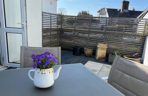 Clayton Apartment | Stunning large 3 bedroom apartment with parking space and secluded roof terrace