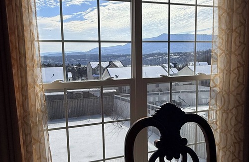 Strasburg House | Stunning Large Home in Shenandoah with Sweeping Scenic Vistas