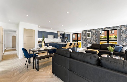 Headingley Apartment | Stunning Large Leeds Apartment - Parking