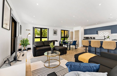 Headingley Apartment | Stunning Large Leeds Apartment - Parking