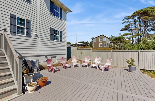 Agate Beach House | Stunning Lighthouse Replica Home with Ocean Views - Steps from the Beach