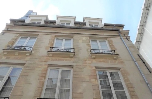 Quartier de la Monnaie Apartment | STUNNING LOCATION STYLISH SPACIOUS APART STEPS TO PONT NEUF & SEINE RIVER