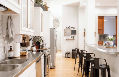 Kaufman Apartment | Stunning Loft On the Square
