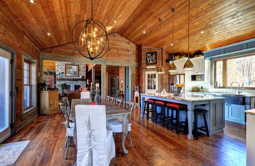 Eagle Lake Cottage | Stunning Log Cabin