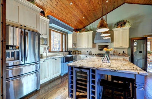 Eagle Lake Cottage | Stunning Log Cabin