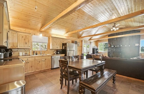 Mammoth Creek Cabin | Stunning Log Cabin Close to Panguitch Lake