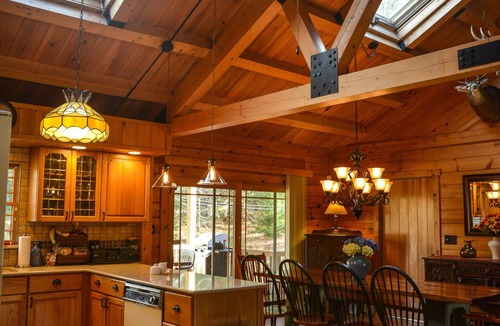 East Jewett House | STUNNING LOG HOME Colgate Lake! Kayaks & SUP Included! Very Private!