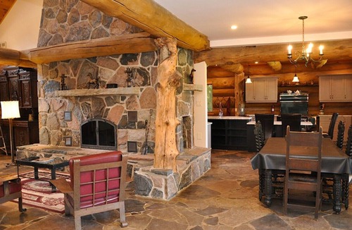 Irondale House | Stunning Log Home on a Private Lake
