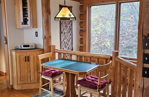 Lake Leelanau House | Stunning log home near Leland. Hot tub. A/C.
