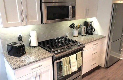 Logan Circle Apartment | Stunning Logan Circle Apt - With Parking!