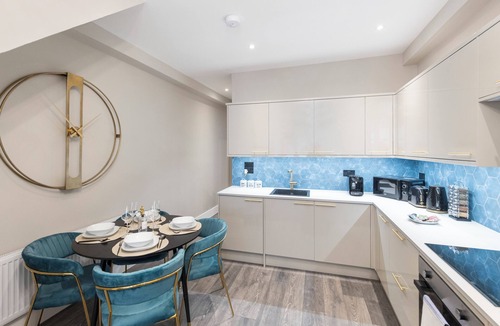 New Cross Apartment | Stunning London Flat with Jacuzzi Bath
