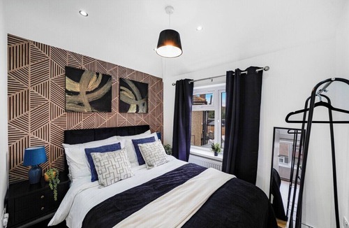 Parsloes House | Stunning London Home - Parking