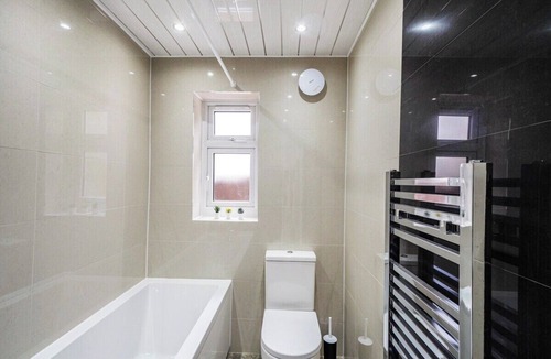 Parsloes House | Stunning London Home - Parking