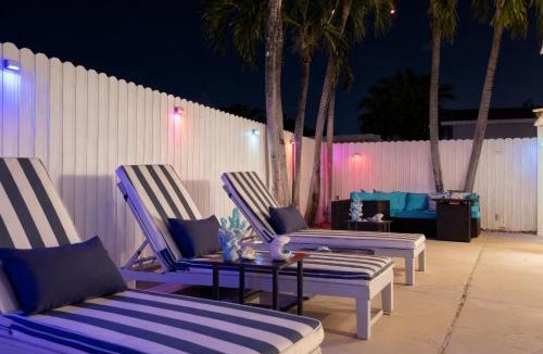 Richmond West Apartment | Stunning Luxury Backyard Retreat