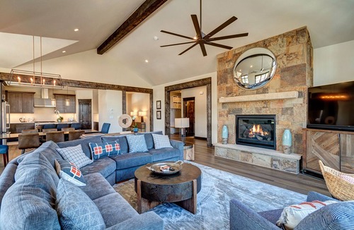 Baldy Mountain House | Stunning Luxury Home with Private Hot Tub!