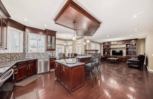 Symons Valley House | Stunning Luxury Home with Private Balcony & Double Garage