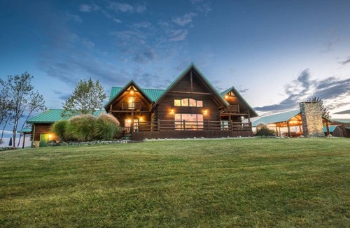 Keene House | Stunning Luxury Lodge in the Heart of Ohio- 7000 square feet of enjoyment!