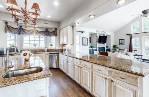 Monument Villa | Stunning Luxury Villa with Incredible Amenities!