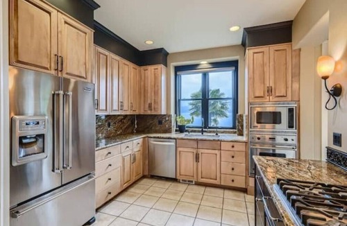 Sammamish House | Stunning Luxury Waterfront Home