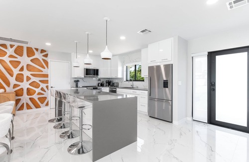 Highland Lakes House | Stunning Luxury Waterfront Oasis Amazing Location