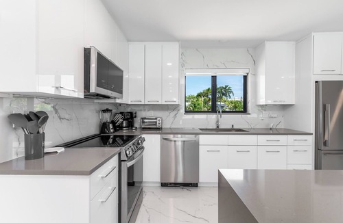 Highland Lakes House | Stunning Luxury Waterfront Oasis Amazing Location