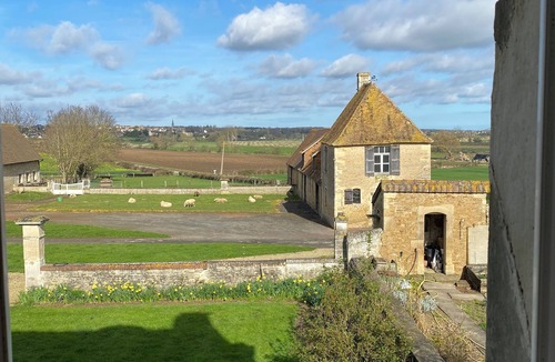 Janville House | Stunning manor house 15 minutes from the sea and Caen (Normandy).