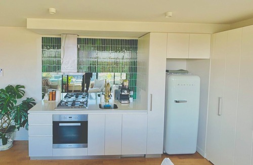 South Yarra Apartment | Stunning Melbourne Views by the river