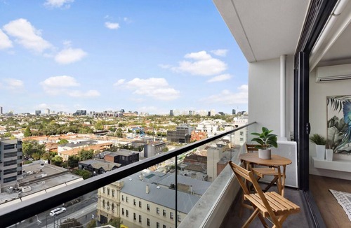 South Yarra Apartment | Stunning Melbourne Views by the river