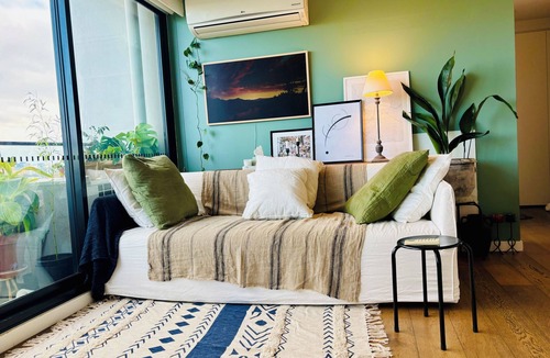 South Yarra Apartment | Stunning Melbourne Views by the river