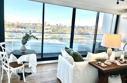 South Yarra Apartment | Stunning Melbourne Views by the river
