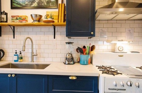 Livingston House | Stunning Mid-Century Oasis, Steps from Downtown