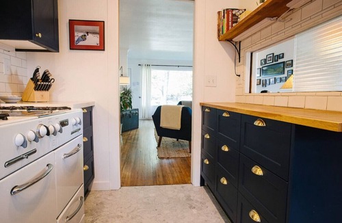 Livingston House | Stunning Mid-Century Oasis, Steps from Downtown