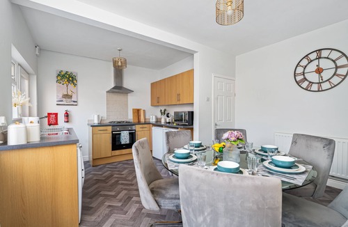 Doncaster House | Stunning Modern Home 4 mins from Racecourse