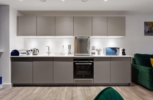 The Westside Apartment | Stunning Modern 1BR Flat in Central Birmingham